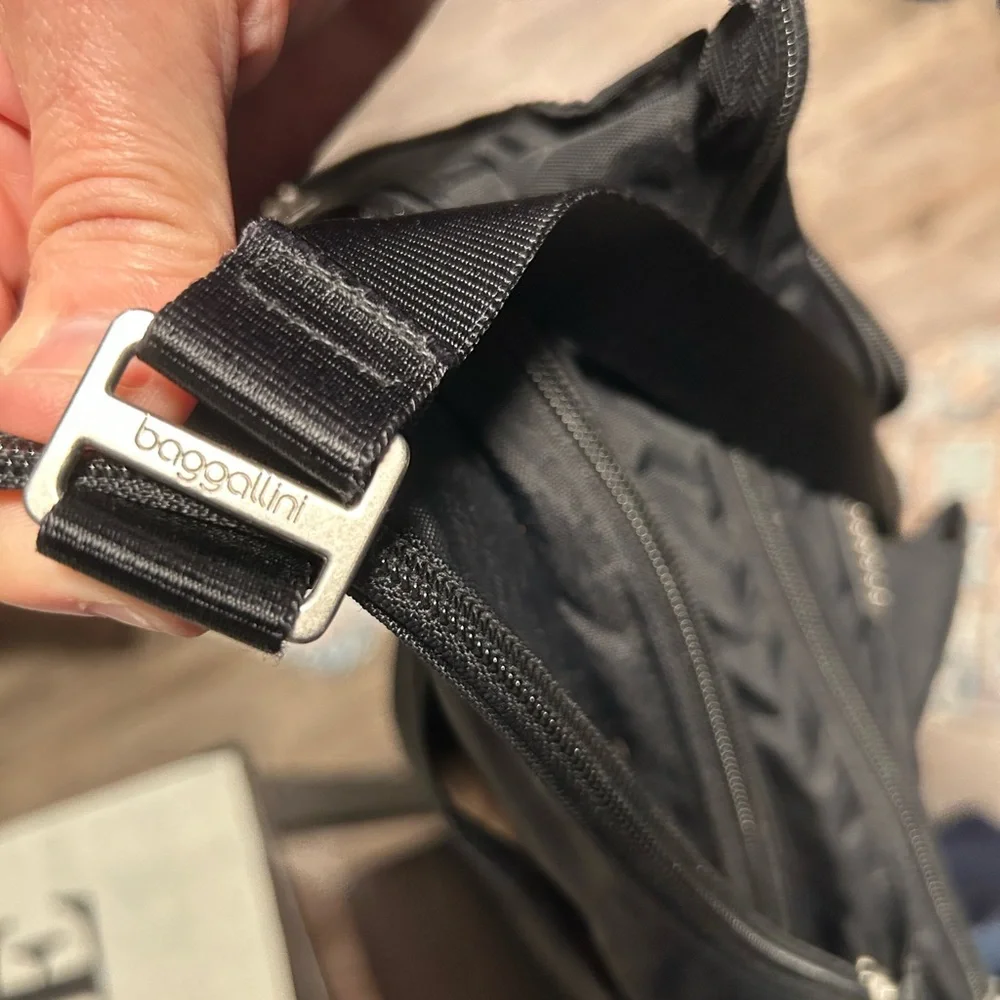 Baggallini Black Canyon Bag Messenger Crossbody With Adjustable Strap